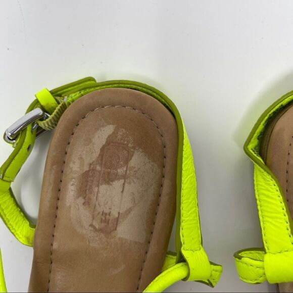 Coach Shirley Sandals Yellow T-Strap Leather Flip Flops Women's 8.5B Green - Picture 4 of 9